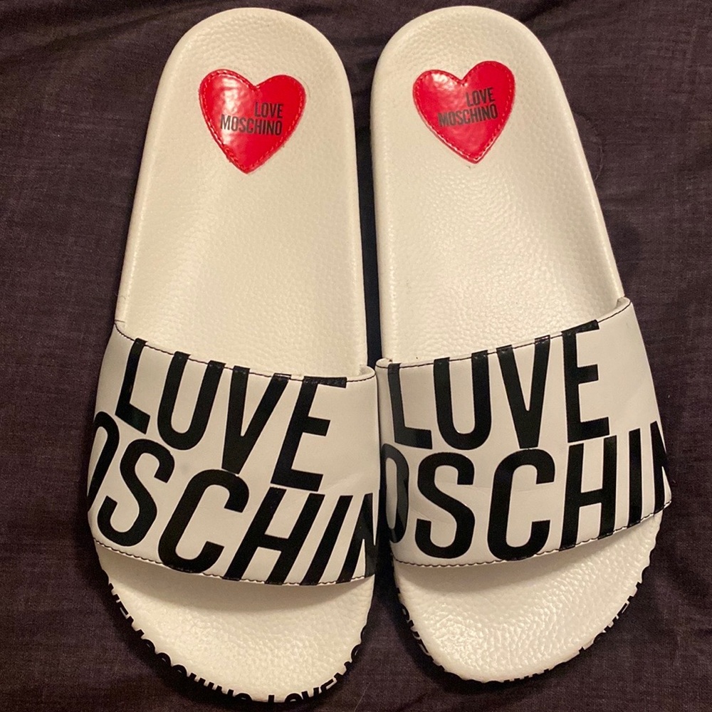 LOVE MOSCHINO Slides! - Picture 3 of 15